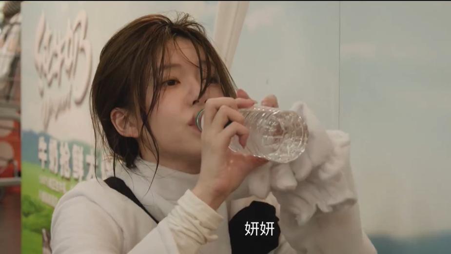《许我耀眼》：最亲的姥姥也要抛弃？许妍到底藏着多少野心