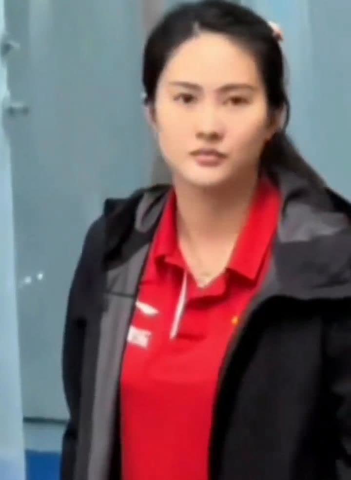 闲得孤独。
我笑着输了全部，一人走向了孤独。在我心中的酸楚，现在的你不在乎。我