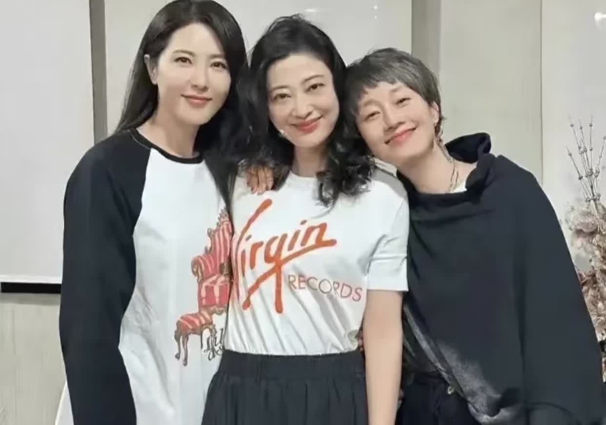 这三个人你都认识吗？ 有马伊莉 ，梅婷．高个子是谁你认出来没．