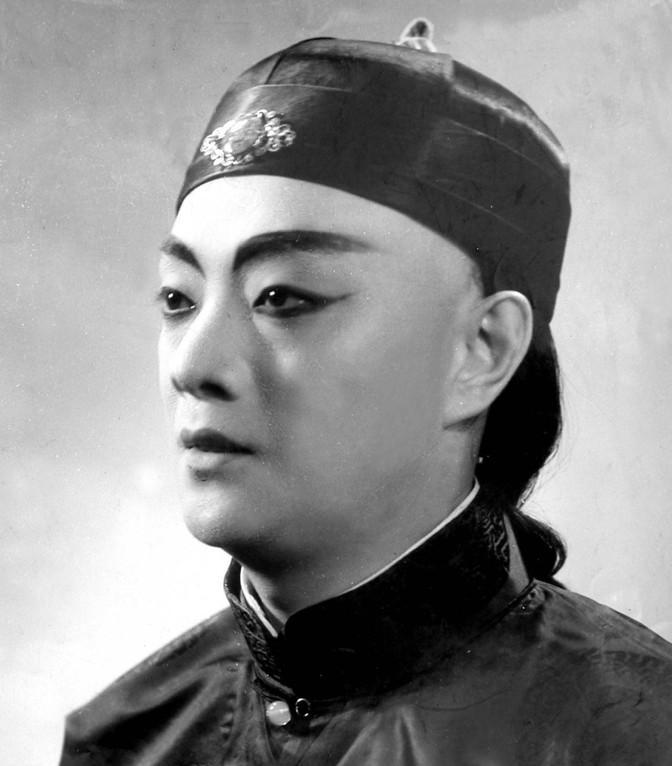 杨乃武中举三月，即被判死刑，姐姐两次进京伸冤，终得沉冤昭雪。



1873年，