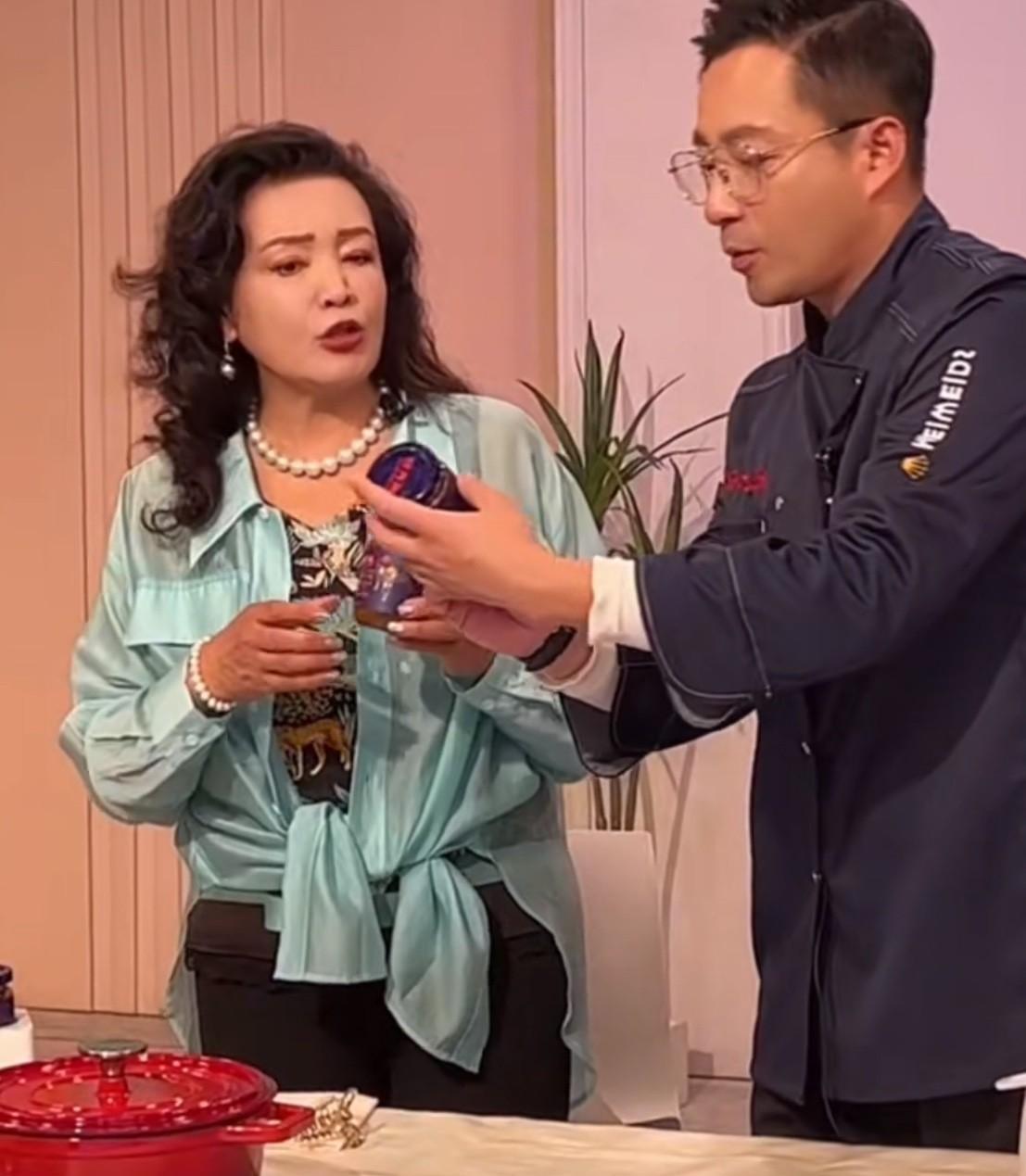 不发也没事啊
您就好好休息两天[捂脸]刚刚张兰发视频，全是往日的旧片段拼凑出来的