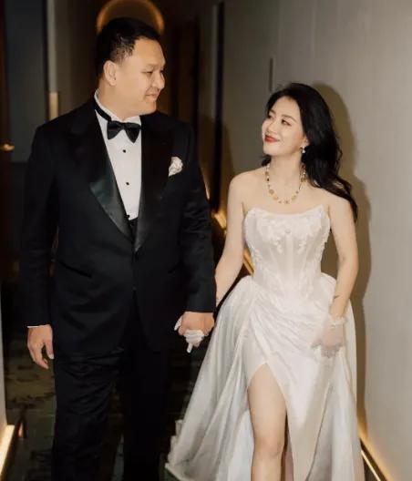 女生们，一定要听劝，李嘉格的经历又是一次证明。
近日，李嘉格宣布与车澈早已回归朋