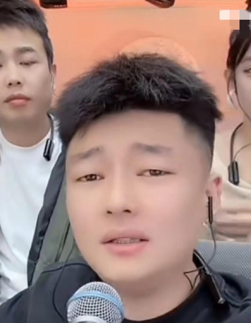 宇文泡回应站位沈曼，我承认偏向她！
昨天我的言辞也不是谁对谁错，说沈曼跑单对不对