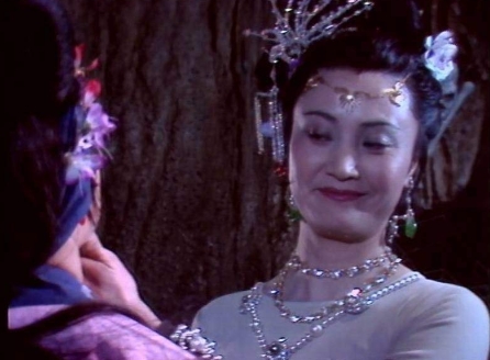 1982年，杨洁导演拍摄《西游记》时，找到杨春霞出演反派“白骨精”，可她提出了一