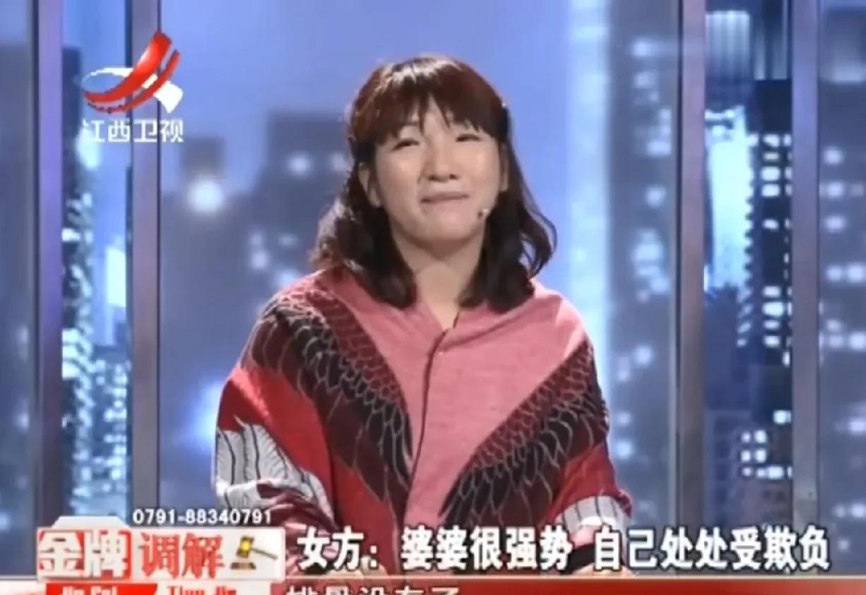 怀孕五个月的她，与丈夫历经十几个小时的长途跋涉，终于回到家中。



公公提前来