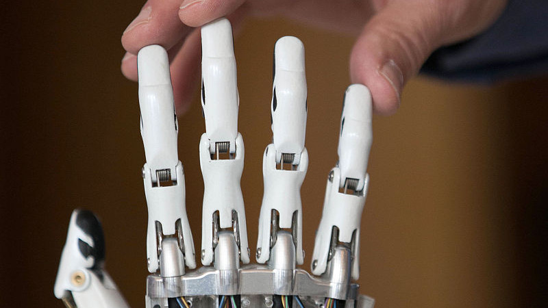 特斯拉"金色擎天柱"手部精细度超越人类，制造业将面临洗牌？