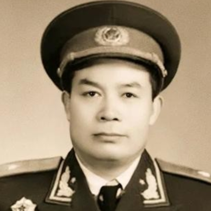 1942年，新四军26团被日军重兵包围，眼看突围无望，团长决定与日军同归于尽，一
