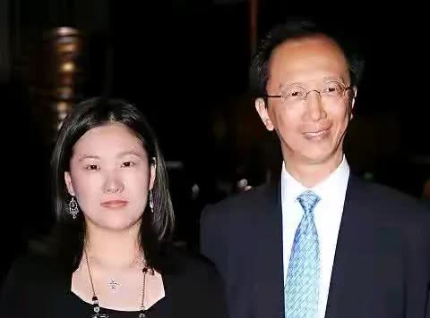 这次看到了许久未曾露面的乒乓球“大魔王”张怡宁了，还有她的老公徐威，我又联想到跳