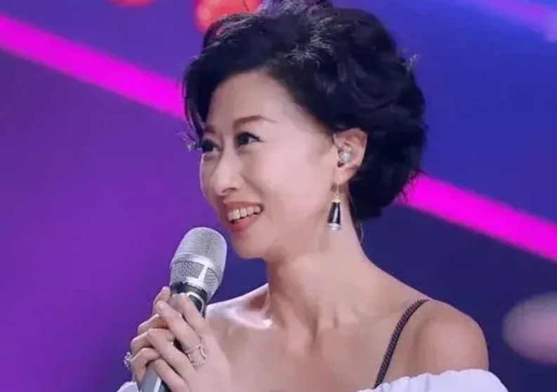 当年香港乐坛“天后”叶倩文在一档访谈节目中说，梅艳芳没退出乐坛时，我们这些女歌手