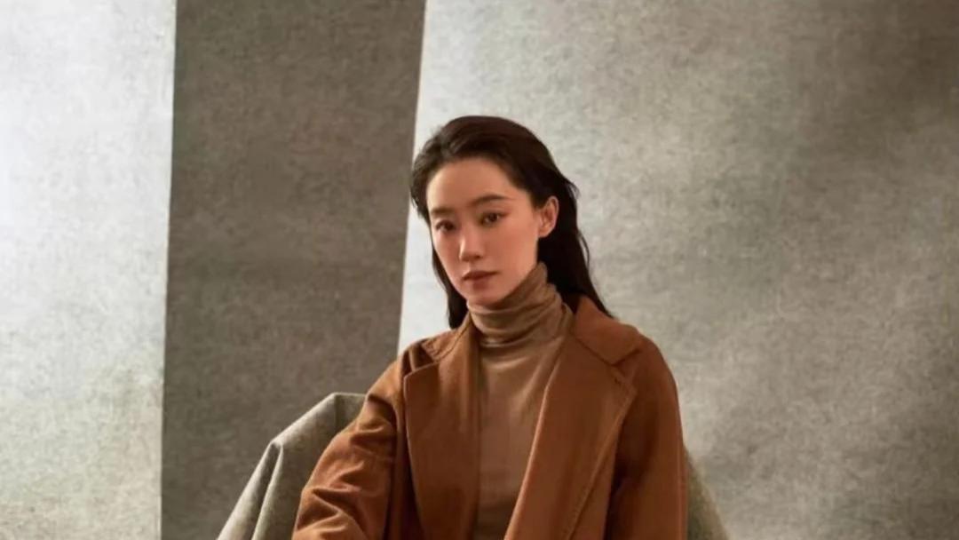 焦糖色大衣，秋冬最暖的时髦外套，这样穿好看又高级！