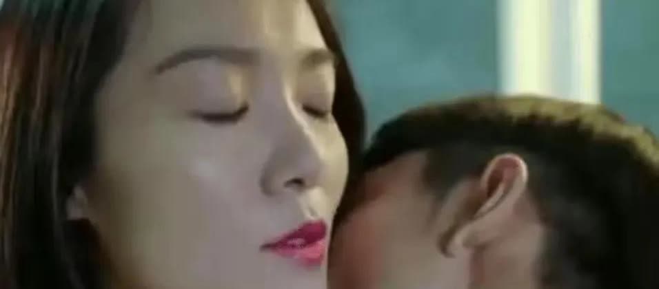 张一山的行为不指“没有职业道德”。

张一山和齐溪在《春风十里不如你》里演一