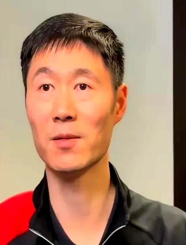 王励勤哪都好
就一点不行
就是
太实诚，嘴太笨

很多人说：嘴笨是能力问题，偏见