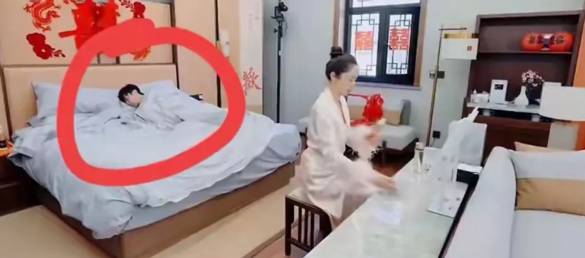 新婚之夜都被直播！

如果是我，早就发飙了！

董璇和张维伊的新婚之夜，节目组的