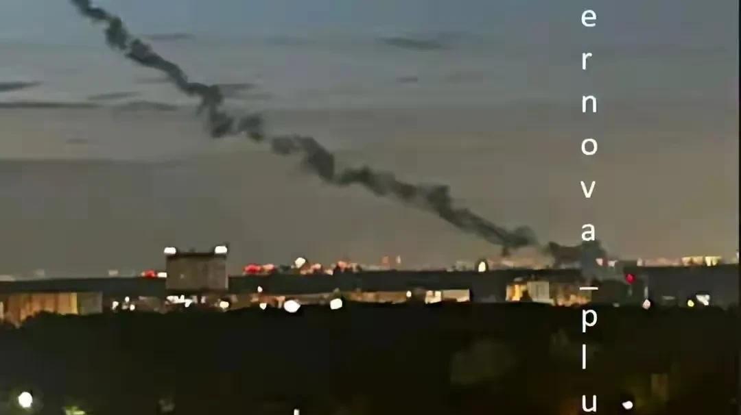 普大帝又要光火了？
包括莫斯科在内的多地又被乌克兰无人机光顾，再怎么防也是有漏网