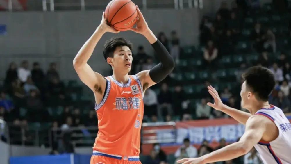 CBA3消息：广东3换1报价邹阳，青岛买断赵嘉义，张镇麟缺席半决赛G3