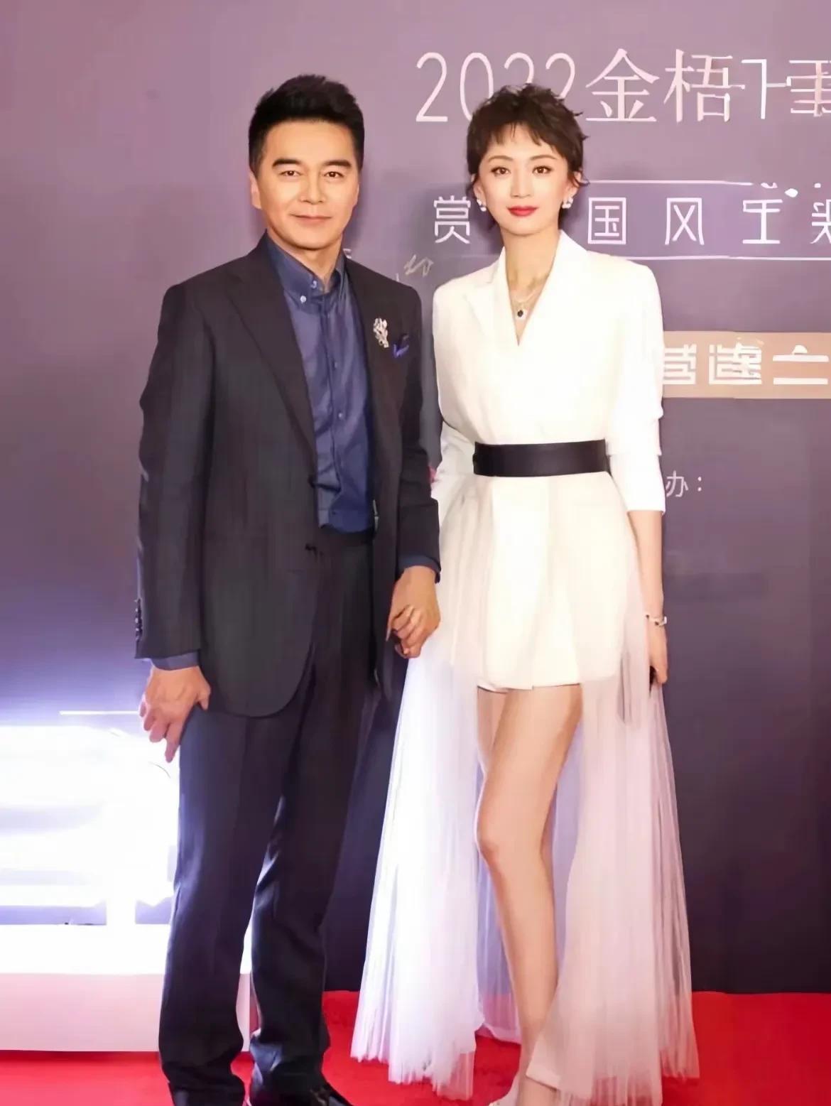 许亚军，176cm，祁厅长也是一个大帅哥，他身边的女人是谁？