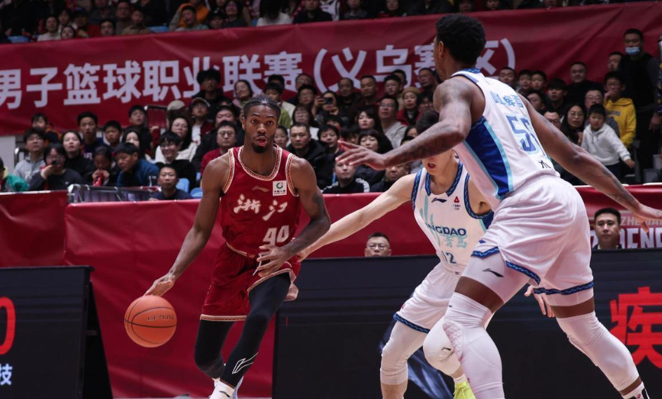 2026年1月1日，CBA常规赛第9轮继续进行，浙江稠州金租男篮在主场迎战青岛男