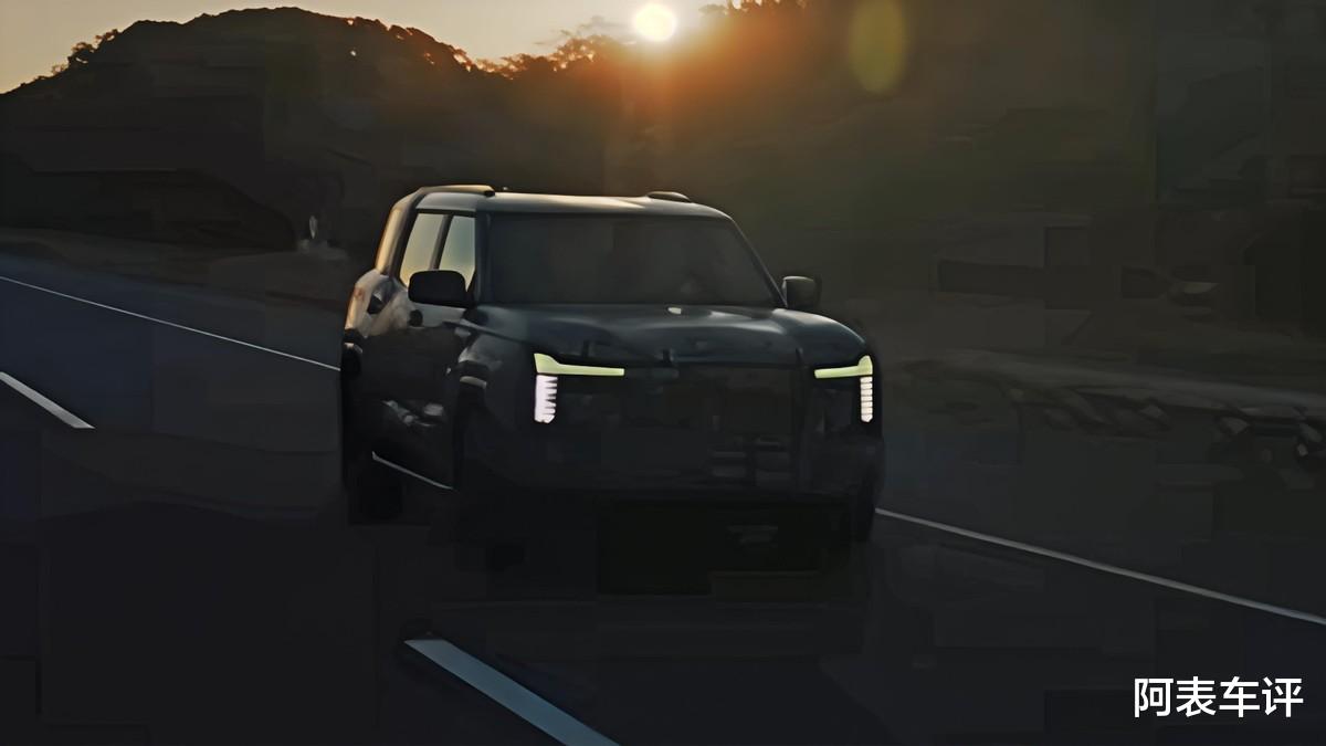 海外新款三菱帕杰罗曝光，非承载式车身+双动力，硬派越野回归