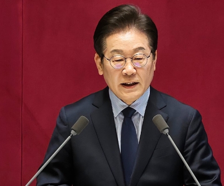 李在明承诺共同富裕
当地时间6月26日，李在明在国会发表演讲，呼吁国会及时补处理