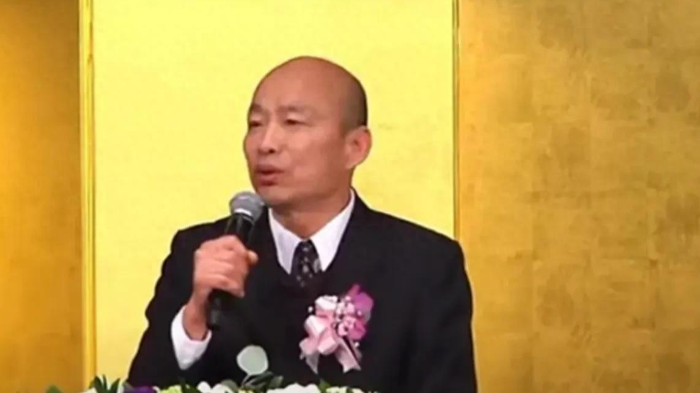 不装了！台湾政客公然为日本天皇庆生？

近日，台立法院院长韩国瑜竟然公然为日本天