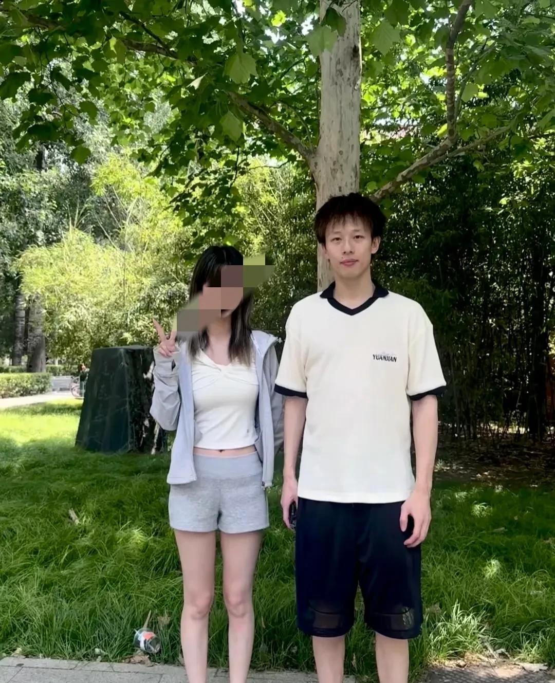 林高远今天在北体成了打卡点。
高远今天训练完，还去北体参加了黎俊辉的毕业典礼，黎
