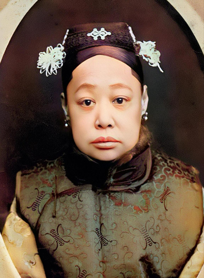光绪帝三位后妃中，有一位长得眼凸脖子粗，身体也肥胖臃肿，日常最爱吃的一道菜就是酱