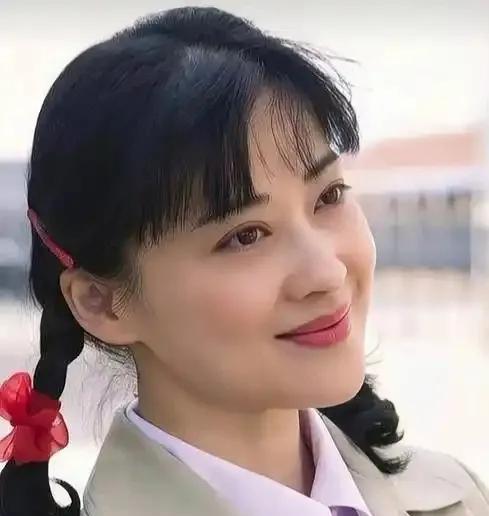 关于演员梅婷的六条相关信息：
1、梅婷，1975年出生于江苏省南京市秦淮区，中国