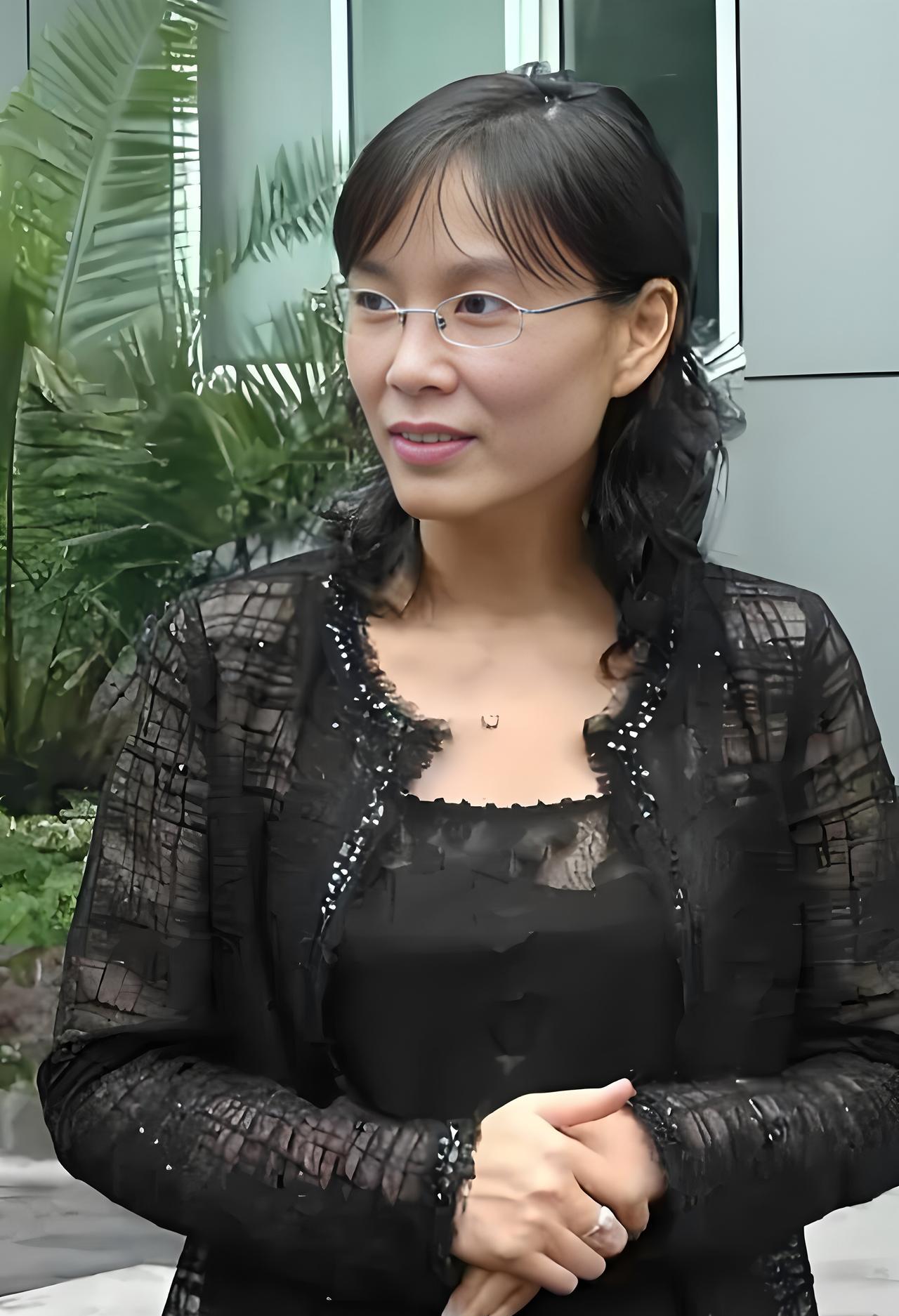自己经营不善，在宗庆后的帮扶下，杜建英拥有的百亿家产。
她还想再要350亿？这些