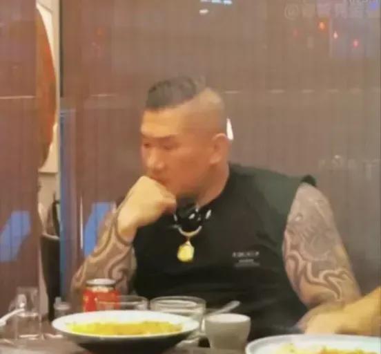 陈之汉在杭州结束了在大陆的旅游，已经回到了台湾省。在网上有人说，第一天称“中国”