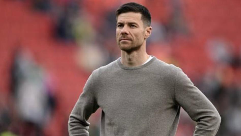 《踢球者》赞扬孔帕尼，拜仁洞察到扎卡的缺点，阿隆索需要转型