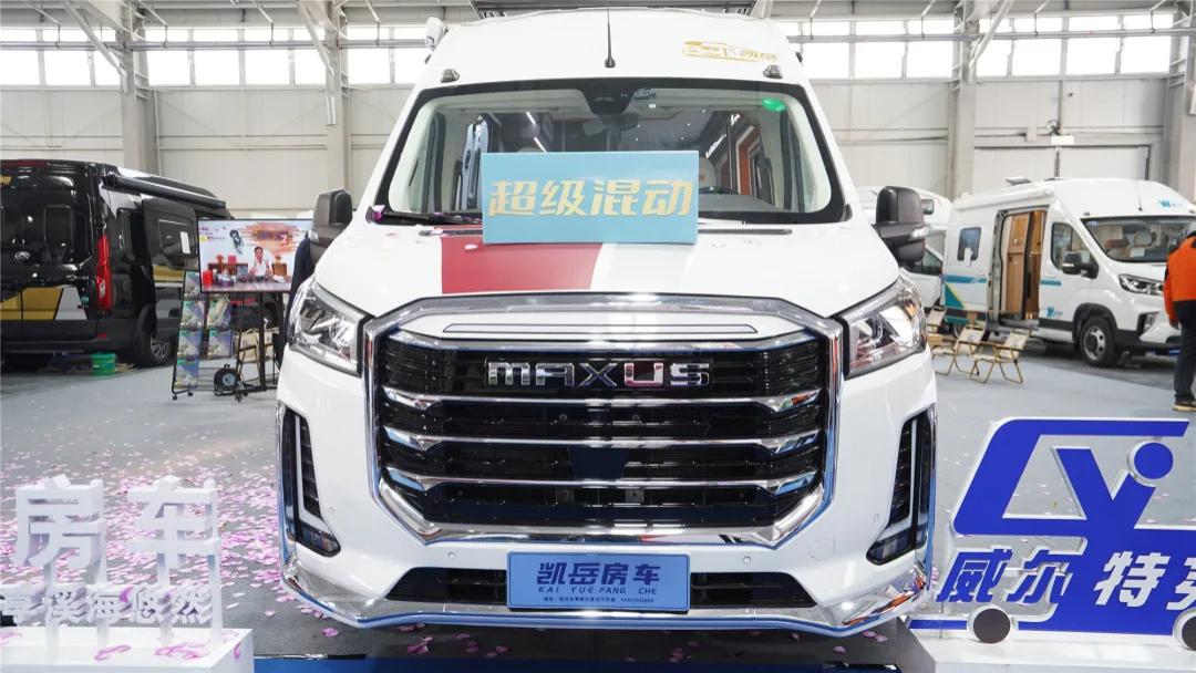 国内唯一混动B型房车，自带35度电二排头等舱，开着舒服还挺省油