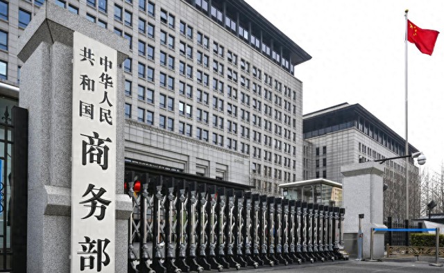 虽远必诛！中方摊牌发出警告：谁敢和美国封杀华为芯片，后果自负