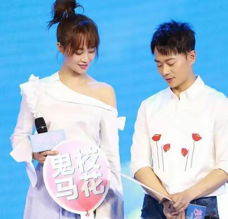 曹骏有女朋友了
蓝盈赢彻底成为过去式了
新女友是温柔气质型
两个人看起来感情非常
