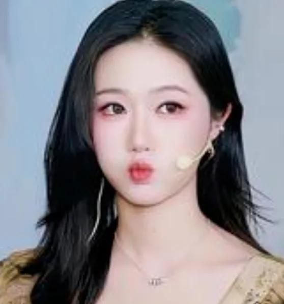 原以为娱乐圈成名得熬个十年八载，没想到00后李柯以才入行1年就成了“短剧一姐”！