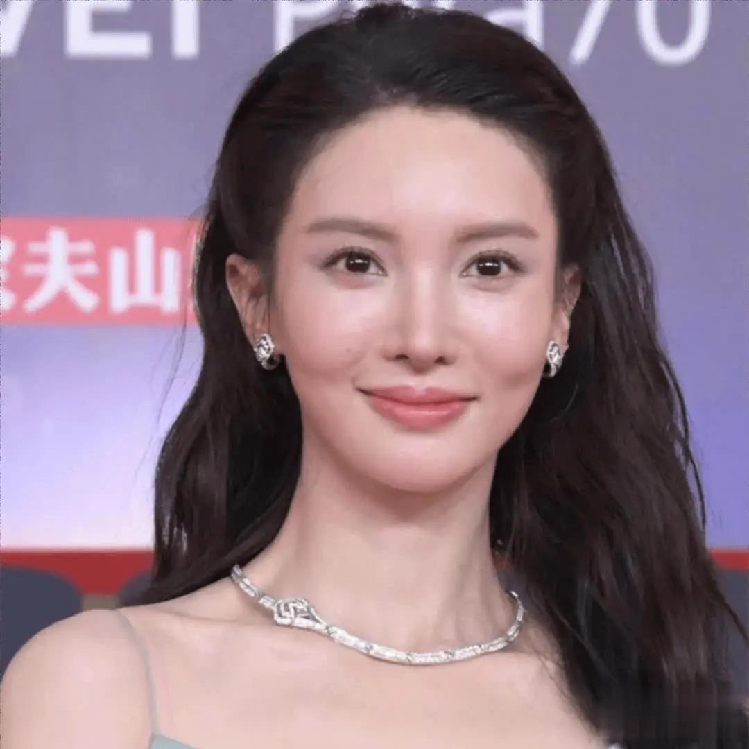不考虑整容名气这些，金晨和陈昊宇只看现在的脸，谁的颜值更胜一筹？


