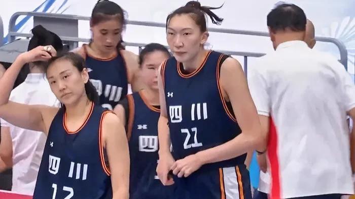 全运会广东女篮74-68战胜四川，杨家姐妹哭成泪人