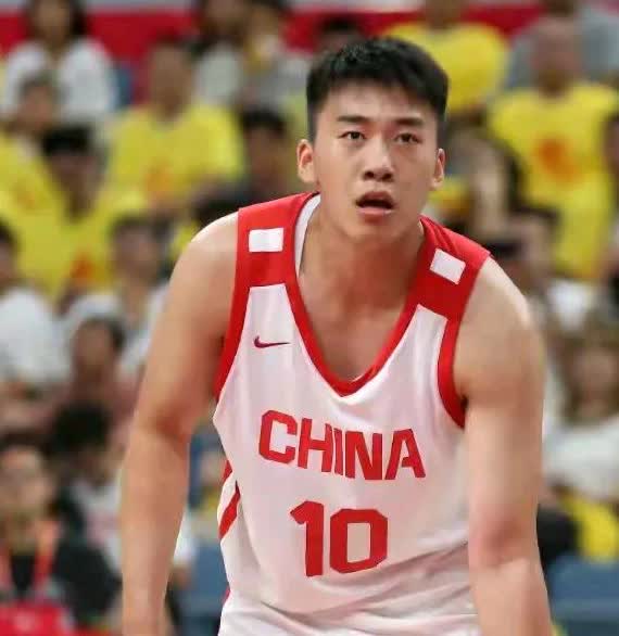 王俊杰的亮眼表现，带给中国篮球一股清流。不得不承认以下事实：

1，王俊杰根