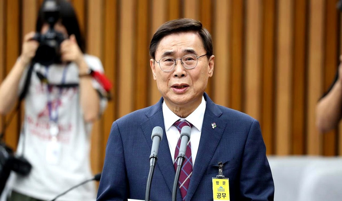 情报院长上任大考











外面世界现在简直乱成一锅粥，中东那边都快
