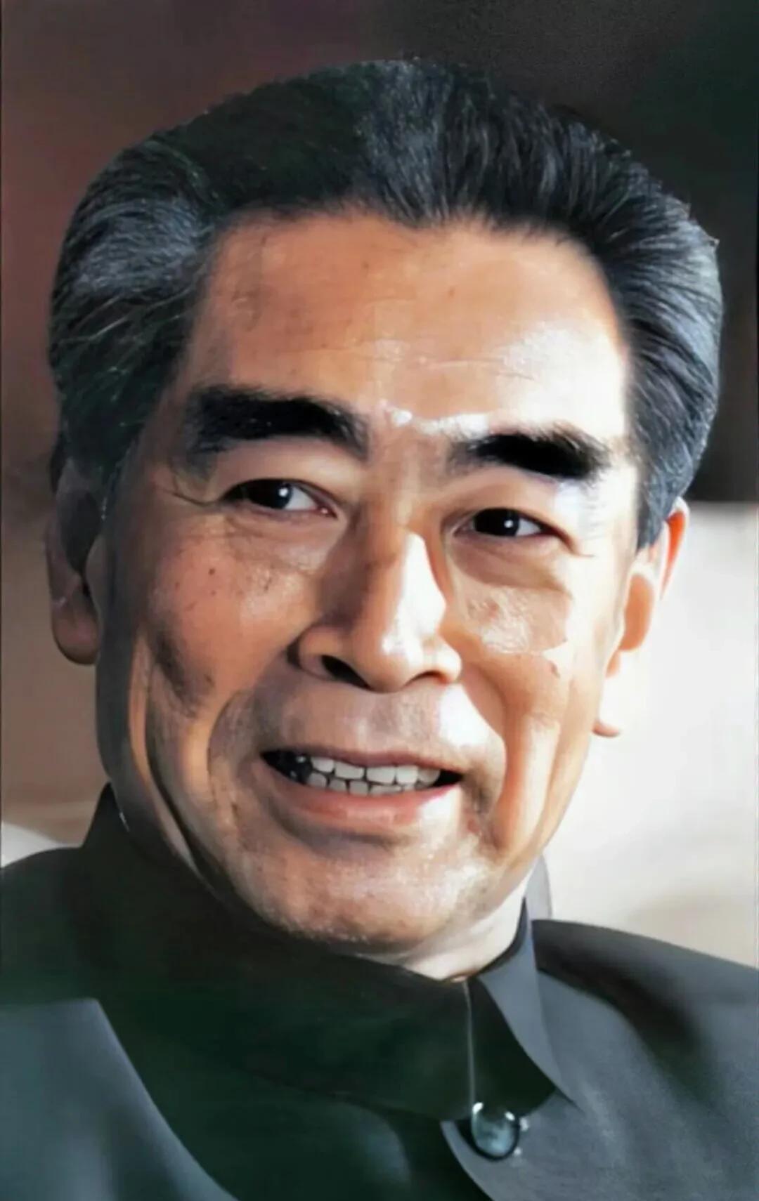 见伟人不拜，福气难开，能刷到伟人皆是命运的厚待。让我们献上一朵感恩之花，祈愿往后