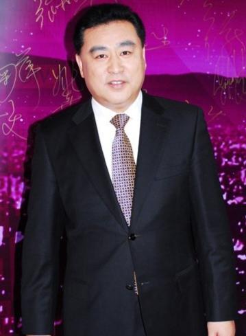 真佩服网友们丰富的想象力，他们竟将张宏民和蒙曼撮合到了一起，还称他俩是天造的一对