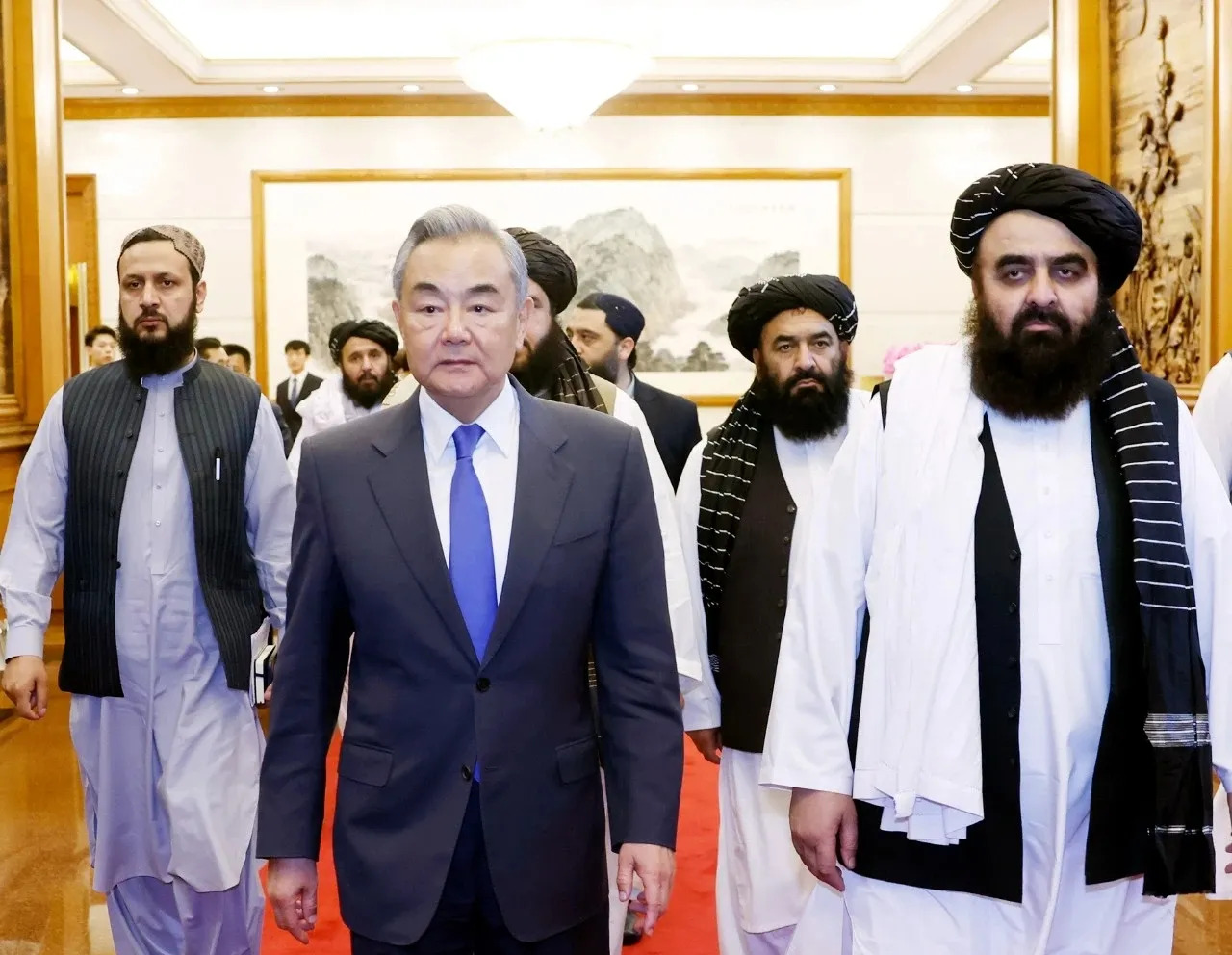 阿富汗有事找中国，要一起发财！











万万没想到！阿富汗外长偷偷