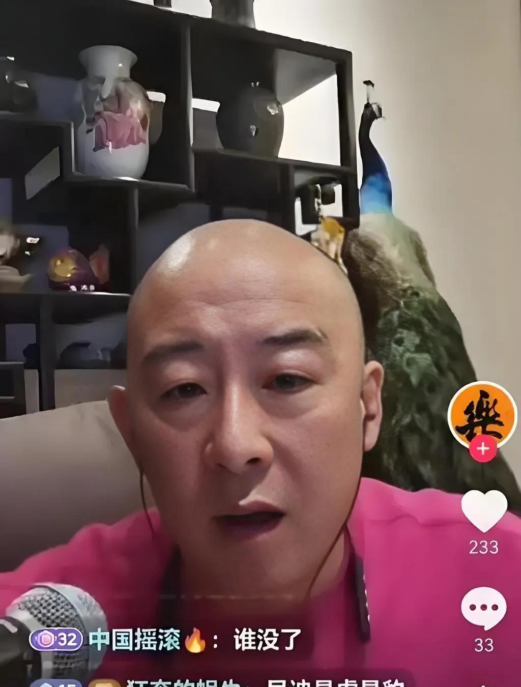 杨议“大弟子”贾斯文透露，坐地辉是三娘的亲戚。
        直播间里杨议徒弟