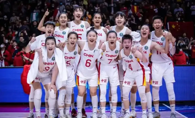 中国女篮球员婚姻状况：

1，李     梦——已婚
2，王思雨——未婚
3，韩