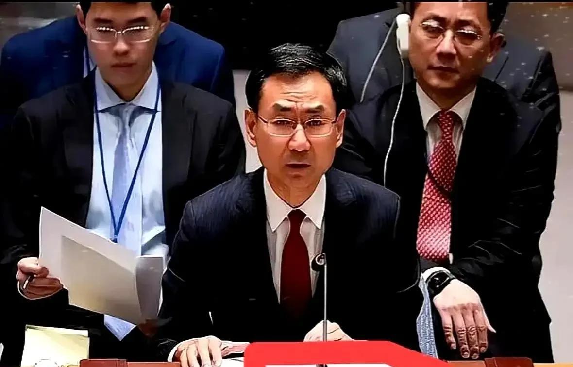 昨晚的耿爽，是世界第一网红？注定要轰动纽约外交圈！
你瞅瞅老美那套双标把戏，卡签