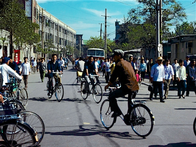 走，上班去！ （1980年天津）