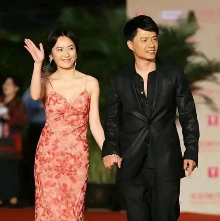 2020年，段奕宏和妻子王瑾在拍摄《记忆的证明》