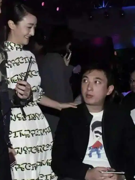 这女人的眼神就像看着碗里的鸡腿一样