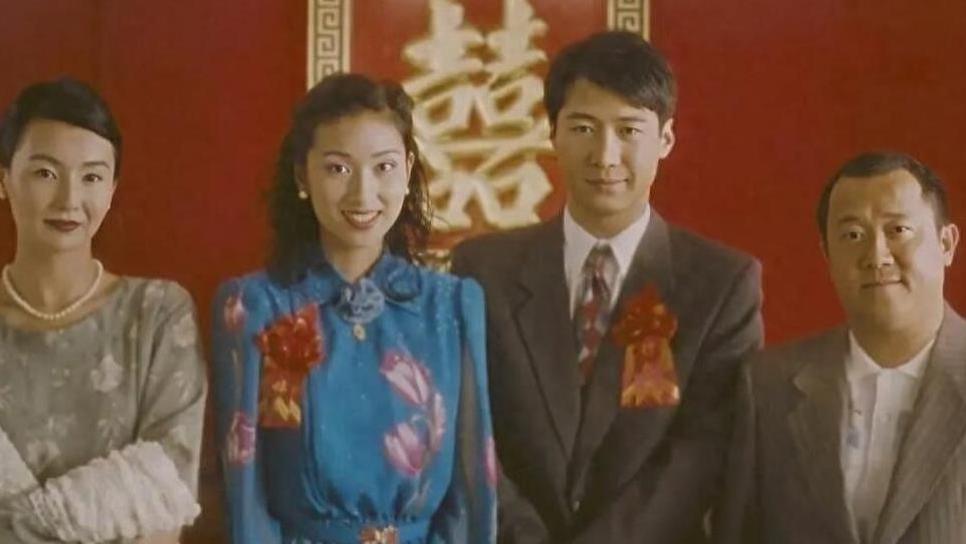 71岁曾志伟日本旅游被偶遇，头发花白面色憔悴，穿搭暴露身材缺陷