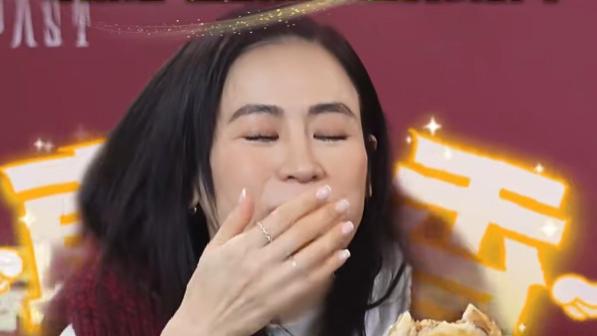 宣萱尝陕西肉夹馍，佘诗曼吃河南魔芋爽，内地美食让港星欲罢不能