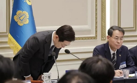 李在明为朴槿惠和尹锡悦犯下的错误道歉了！根据《韩民族日报》和韩联社的报道，韩国总